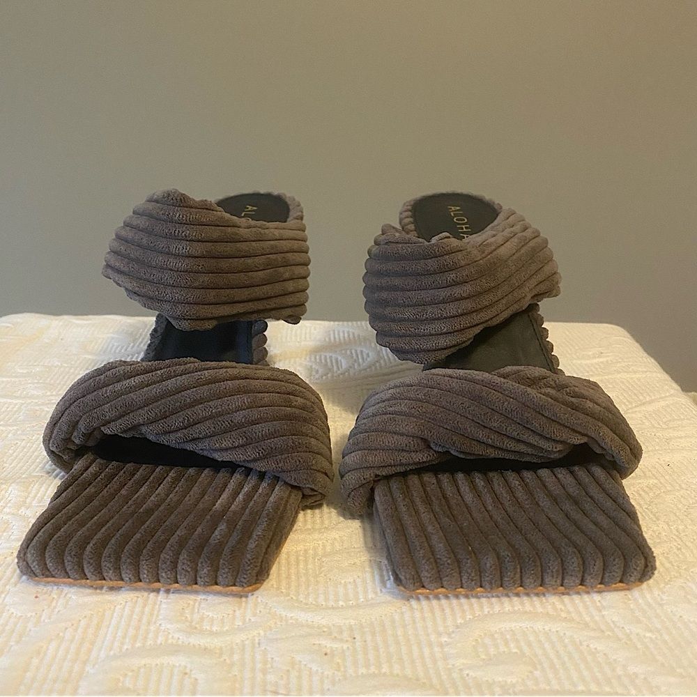 Anthropologie Alohas Natasha Corduroy Mule Heels size 38 Olive